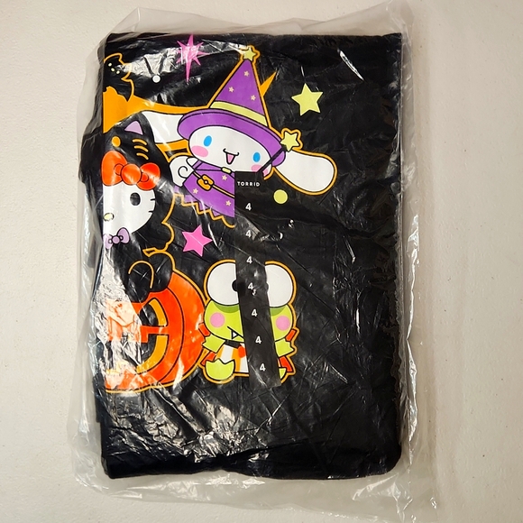 ❤️NWT VINTAGE TORRID GRAPHIC TEE - HELLO KITTY HALLOWEEN - SANRIO - PLUS SIZE - Picture 7 of 11